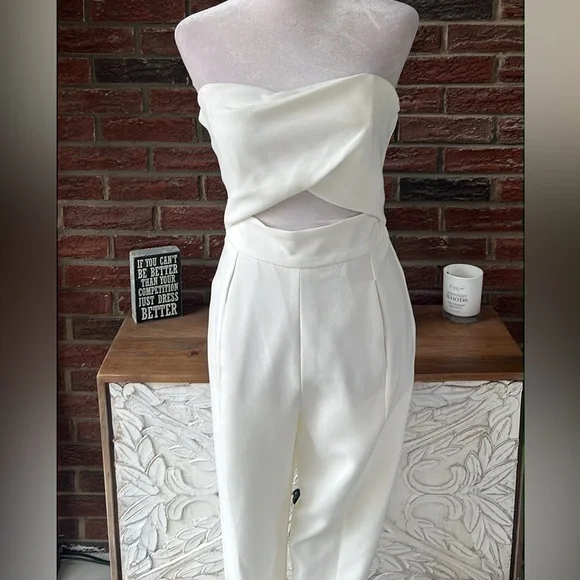 Black Halo Jada Strapless Jumpsuit NWTSize 4
